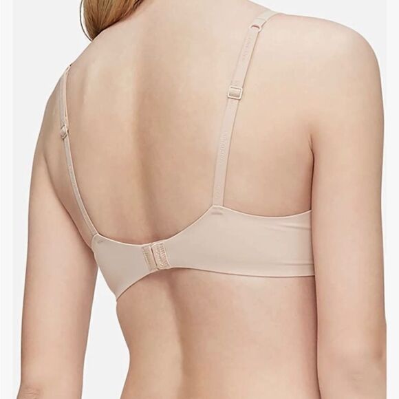 Calvin Klein Women's Perfectly Fit Lightly Lined T-Shirt Bra with Memory Touches - Picture 2 of 6
